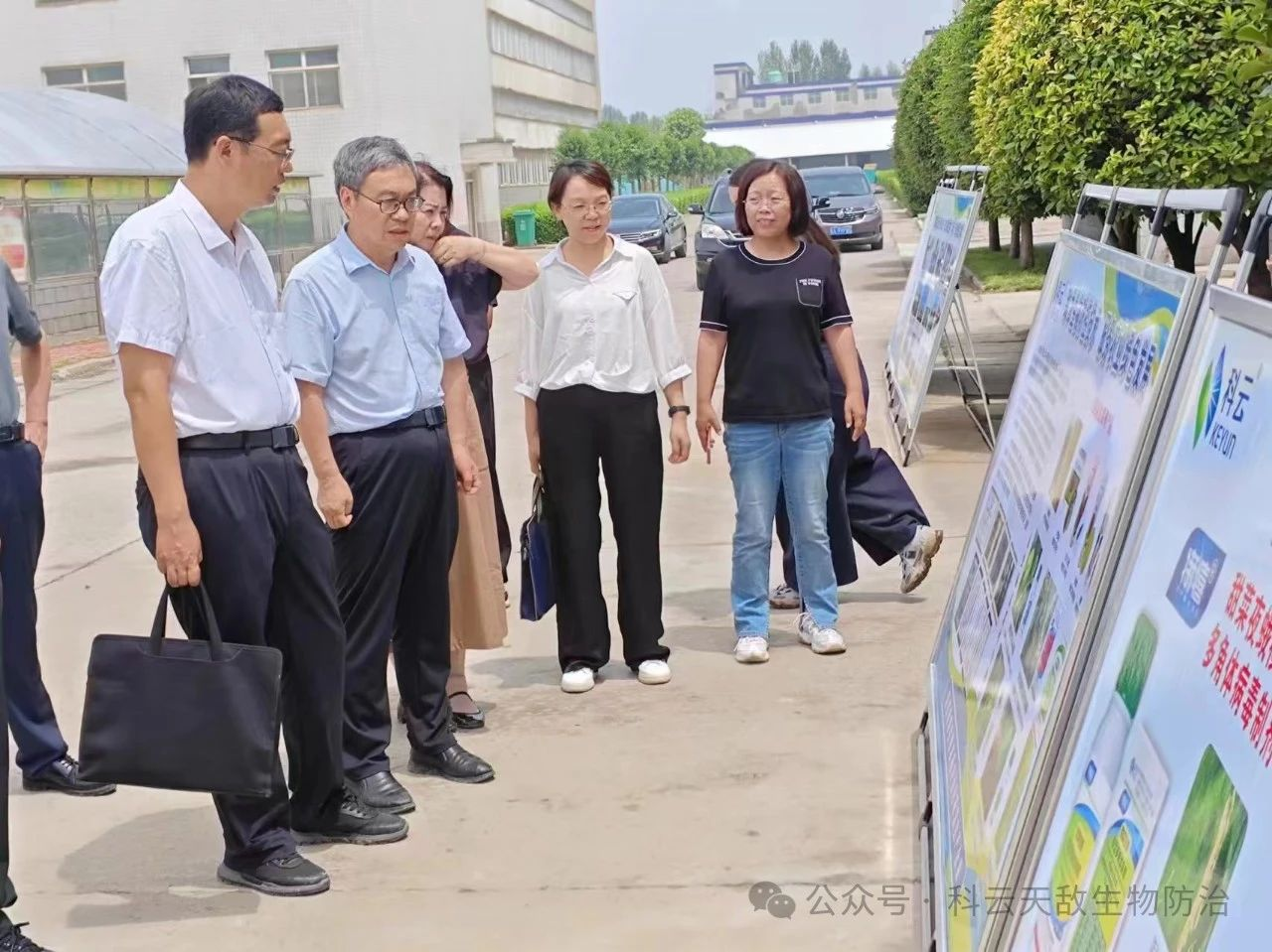 农业农村部全国农业技术推广服务中心病虫害防治处处长郭永旺等莅临我公司参观调研